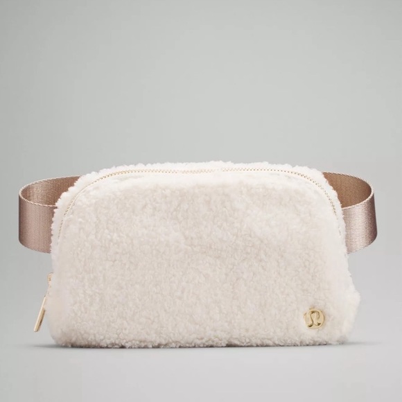 🤍 Ivory / Trench Everywhere Fleece Belt Bag 🤍 - Picture 3 of 14